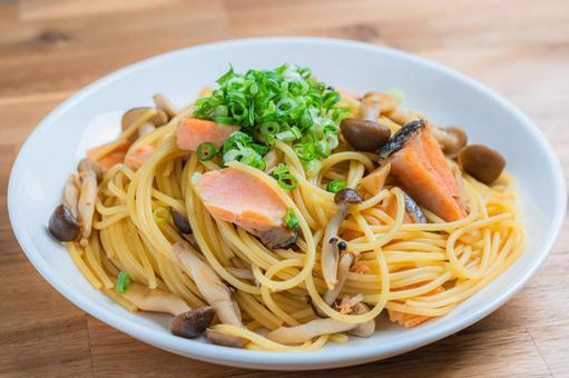 鮭ときのこのパスタ 鮭,パスタ,麺料理の写真素材