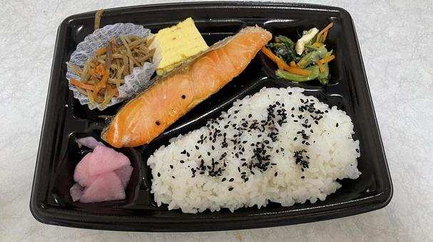 焼き鮭弁当 焼き鮭弁当 弁当,お弁当,テイクアウトの写真素材