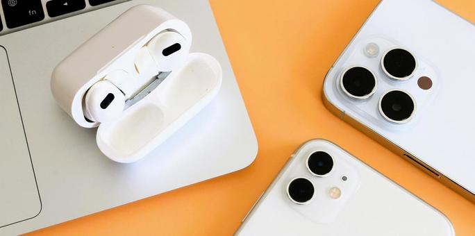 デジタルデバイス 2台のスマホ 転送 デジタルデバイス 2台のスマホ 転送 デジタルデバイス,2台,エアドロップの写真素材