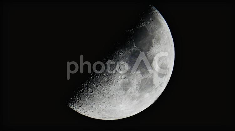 上弦の月　2025.2.5 上弦の月,半月,夜空の写真素材