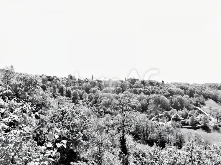 ブルク庭園からの眺望 白黒　ローテンブルク遠景５月 ドイツ,ローテンブルク,５月の写真素材
