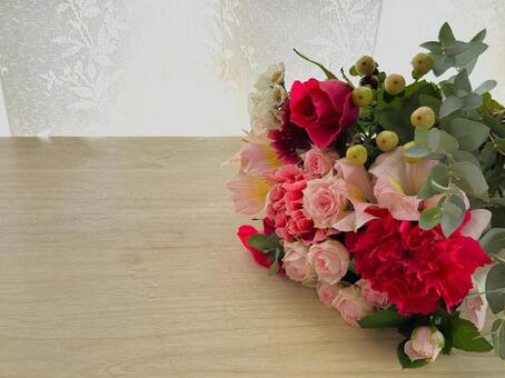 ナチュラルな花束　コピースペース 花束,花,生花の写真素材