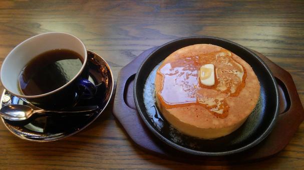 鉄板厚焼きホットケーキ 鉄板厚焼きホットケーキの写真