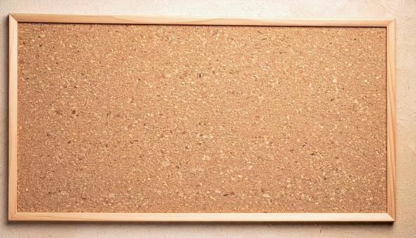 木製の枠があるコルクボード 木製の枠があるコルクボードの写真