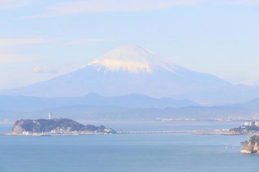 富士山と江の島 富士山と江の島 富士山,江の島,海の写真素材