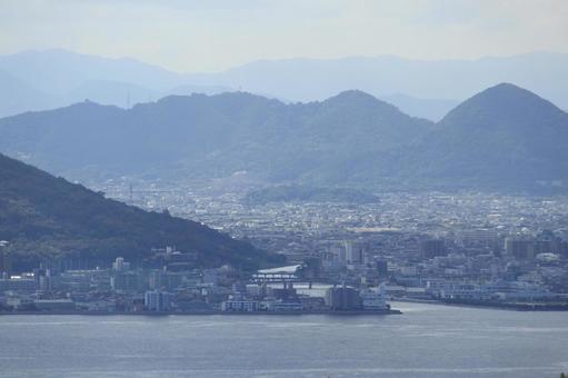 海から見た街並み 海から見た街並みの写真