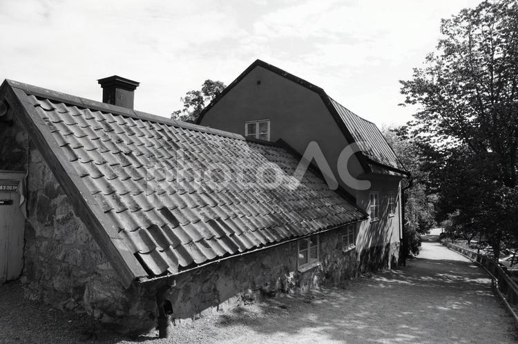 モノクロで写した街角風景 石畳,旧市街,モノクロの写真素材
