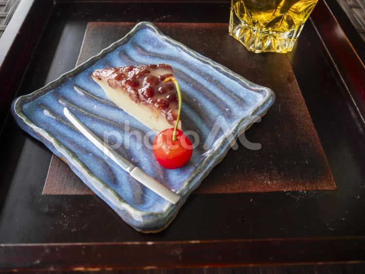 ６月の和菓子は水無月 水無月,お茶,和菓子の写真素材