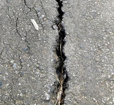 道路のひび割れ ひび,ひび割れ,クラックの写真素材