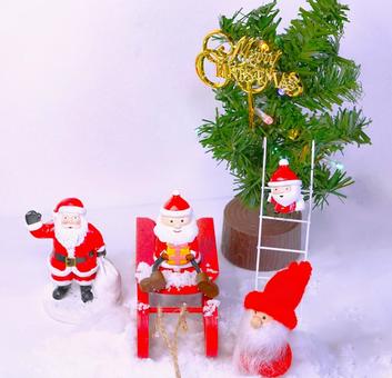 サンタ、サンタ、サンタ クリスマス,サンタクロース,ソリの写真素材