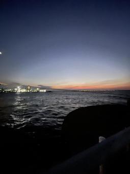 夜景の海 船,ライトアップ,海の写真素材