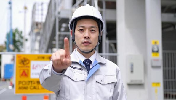 確認する作業員 確認する作業員の写真