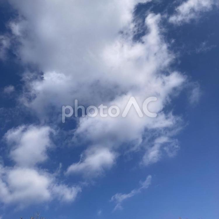 空と雲〜南小国町赤馬場 天気,ほぼ晴れ,雲の写真素材