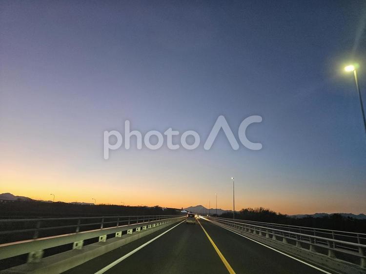 夕暮れ 夕暮れ,夕焼け,トワイライトの写真素材