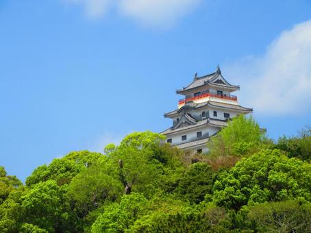 青空と緑に囲まれた唐津城 青空と緑に囲まれた唐津城 唐津城,佐賀県,城の写真素材