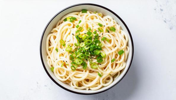 ぶっかけうどんを真上から見た ぶっかけうどんを真上から見たの写真