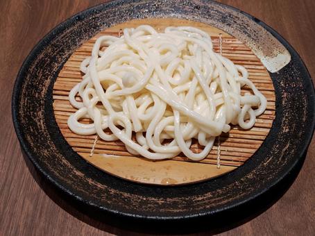 老舗うどん屋の「うどん」 うどん,皿,すのこの写真素材