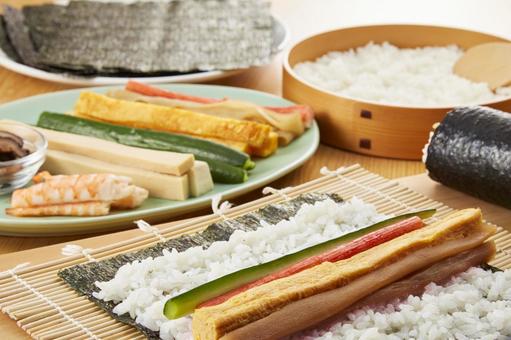 巻き寿司 調理シーン 巻き寿司 調理シーン 巻き寿司,調理シーン,海苔の写真素材