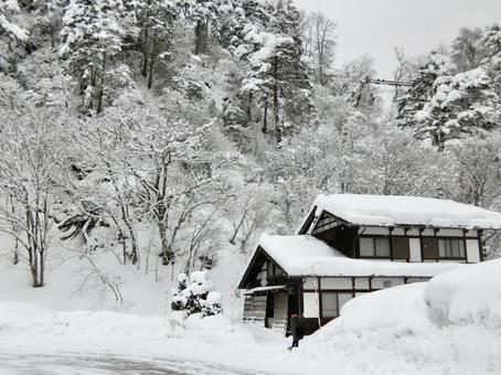 冬の白川郷1 冬の白川郷1 白川郷,茅葺屋根,合掌造りの写真素材