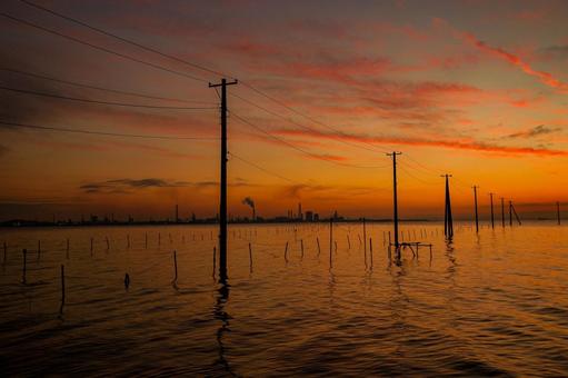 海中電柱 海中電柱,久津間海岸,夕陽の写真素材