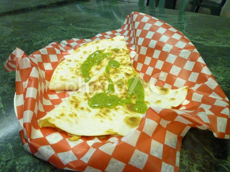 チリソースがかかったタコス タコス,チリソース,かかったの写真素材