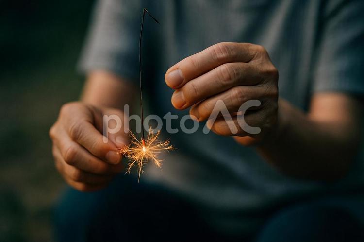 線香花火を楽しむ夏 線香花火,夏,家族の写真素材