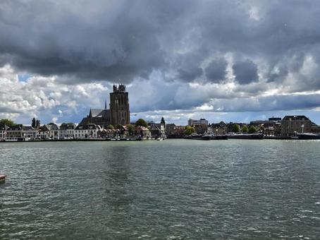 運河の向こうに見える街並み　ヨーロッパ 水面,海外,外国の写真素材