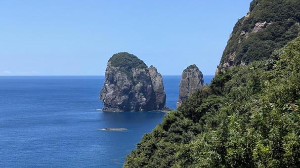 甑島の前の平展望所から見たナポレオン岩 甑島,ナポレオン岩,ナポレオンの写真素材