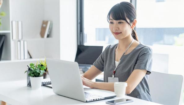 働く女性 働く女性の写真