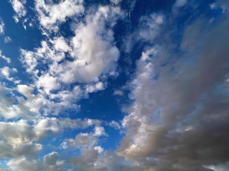 曇り空、青空、夕空 曇り空、青空、夕空の写真