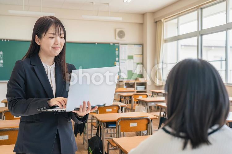 先生と生徒 教室,授業,学校の写真素材