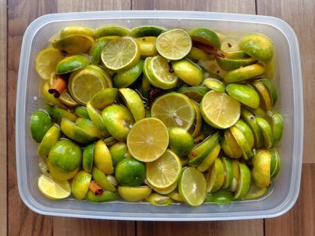 すだち　輪切り すだち,フルーツ,食べ物の写真素材