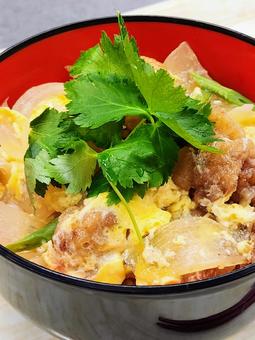 鶏唐揚げの親子丼1 鶏唐揚げの親子丼1 親子丼,唐揚げ,鶏肉の写真素材