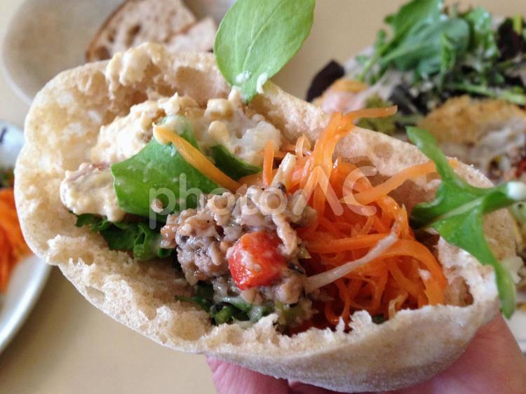 カフェ時間を彩る、至福のランチ 食事,ランチ,カフェの写真素材