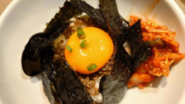 牛そぼろのりご飯 牛そぼろのりご飯 牛そぼろのりご飯,生卵,キムチの写真素材