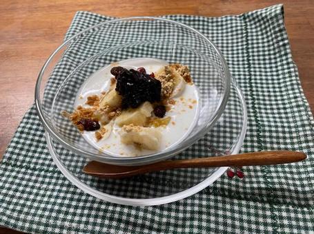 ヨーグルト バナナ きな粉 ナッツ 朝食 ヨーグルト バナナ きな粉 ナッツ 朝食の写真