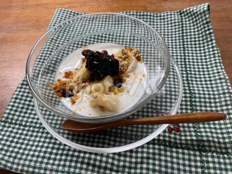 ヨーグルト　バナナ　きな粉　ナッツ　朝食 ヨーグルト,バナナ,きな粉の写真素材