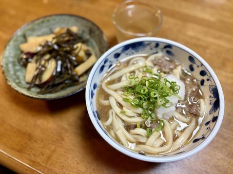 うどんの夕飯 自炊,和食,熱々の写真素材