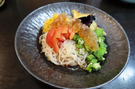 ぶっかけ素麺 ぶっかけ素麺 そうめん,冷やし,オクラの写真素材