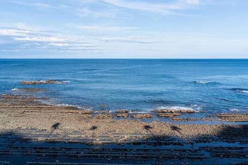 青島の鬼の洗濯板と水平線 青島の鬼の洗濯板と水平線 海,海岸,波の写真素材