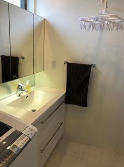 Washbasin and clothesline ⑵ Hanger Washbasin and clothesline ⑵ Hanger