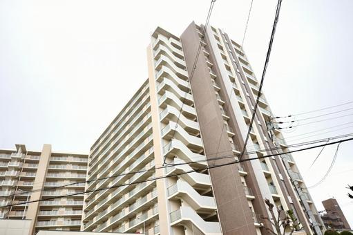 電線が跨る交差点　マンション 住宅地,大阪市,電線の写真素材