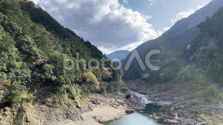 北山川 和歌山県,北山村,青空の写真素材