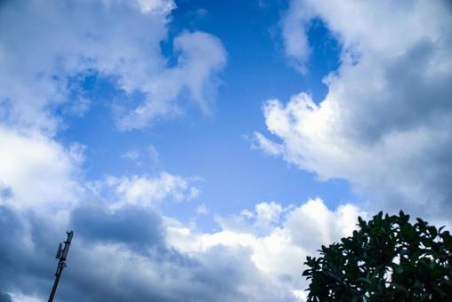 <Material> Scenery of the blue sky at dawn in summer, blue sky, large sky, morning, JPG
