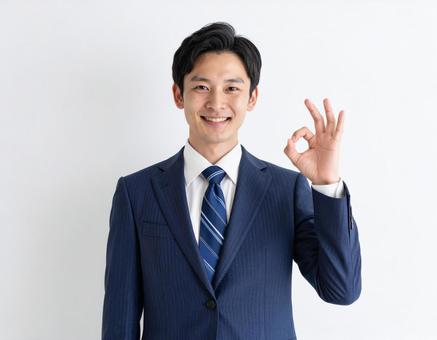 OKのサインをする男性ビジネスマンの笑顔 OKのサインをする男性ビジネスマンの笑顔の写真