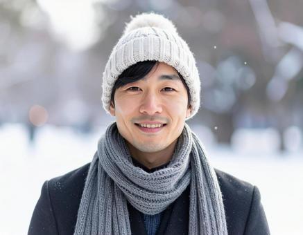 雪の街角を歩く日本人のスナップ風素材 雪の街角を歩く日本人のスナップ風素材の写真