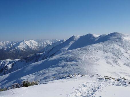 平標山から仙ノ倉山への稜線 仙ノ倉山,2026,平標山の写真素材