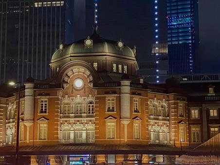 東京駅 ライトアップ ビル群 東京駅 ライトアップ ビル群の写真