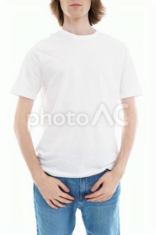 白半袖の男性の手元 口元,顔なし,ポーズの写真素材