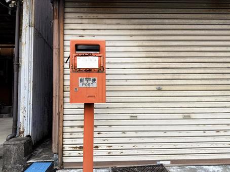 年季の入ったポスト 年季の入ったポストの写真